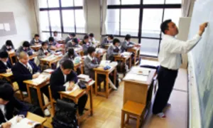 Tránh tư duy 'không quản được thì cấm dạy thêm' Tránh tư duy 'không quản được thì cấm dạy thêm'