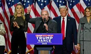 Tình bạn nhiều ân nghĩa của ông Trump và trùm UFC Dana White Tình bạn nhiều ân nghĩa của ông Trump và trùm UFC Dana White