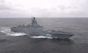 Hộ vệ hạm Nga diễn tập chống ngầm gần bờ biển Anh Hộ vệ hạm Nga diễn tập chống ngầm gần bờ biển Anh