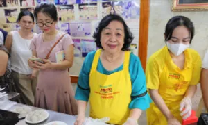Lớp học làm bánh miễn phí của người phụ nữ U80 Lớp học làm bánh miễn phí của người phụ nữ U80