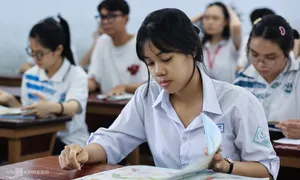 Thí sinh choáng vì đề thi đánh giá năng lực gần 10 môn Thí sinh choáng vì đề thi đánh giá năng lực gần 10 môn