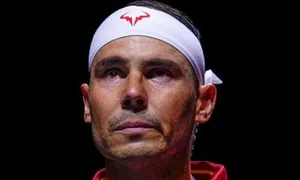 Nadal khóc khi đấu giải cuối Nadal khóc khi đấu giải cuối