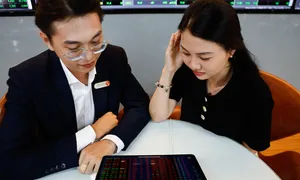 Khối ngoại bán ròng mạnh khi chứng khoán về vùng 1.200 điểm Khối ngoại bán ròng mạnh khi chứng khoán về vùng 1.200 điểm
