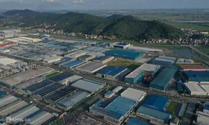 Bốn công nhân góp tiền mua ôtô đi làm cách nhà 7 km Bốn công nhân góp tiền mua ôtô đi làm cách nhà 7 km
