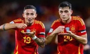 Tây Ban Nha thắng nhờ bàn penalty phút bù Tây Ban Nha thắng nhờ bàn penalty phút bù
