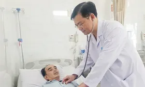 Trở về từ cõi chết nhờ được kíp y tế công ty ép tim kịp thời Trở về từ cõi chết nhờ được kíp y tế công ty ép tim kịp thời