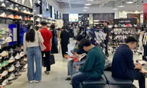 Người Hà Nội đi săn hàng Black Friday sớm Người Hà Nội đi săn hàng Black Friday sớm
