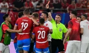 Trọng tài cứng rắn nhất Euro 2024 bắt trận Bayern - PSG Trọng tài cứng rắn nhất Euro 2024 bắt trận Bayern - PSG