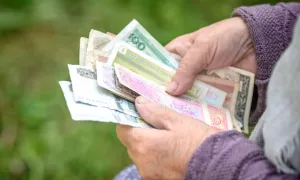 Chị vay tiền bố mẹ không trả, em trai có được đòi thay? Chị vay tiền bố mẹ không trả, em trai có được đòi thay?