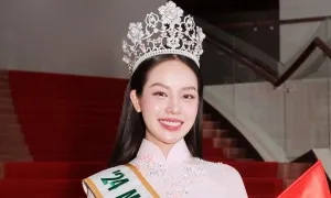 Hoa hậu Thanh Thủy nhận học bổng toàn phần thạc sĩ Hoa hậu Thanh Thủy nhận học bổng toàn phần thạc sĩ