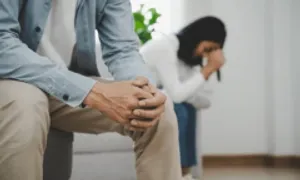 Chồng để mẹ đứng tên sổ đỏ, vợ có được chia khi ly hôn? Chồng để mẹ đứng tên sổ đỏ, vợ có được chia khi ly hôn?