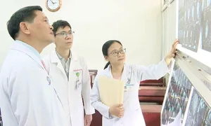 Mù hai mắt do biến chứng viêm xoang Mù hai mắt do biến chứng viêm xoang