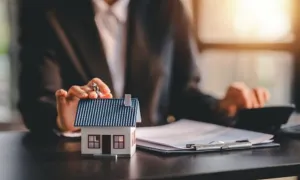 Nhà sắp bị ngân hàng phát mãi, cách nào hoãn để tìm cách 'chuộc'? Nhà sắp bị ngân hàng phát mãi, cách nào hoãn để tìm cách 'chuộc'?