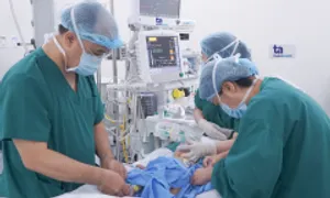 Hoại tử ruột bởi biến chứng thoát vị bẹn Hoại tử ruột bởi biến chứng thoát vị bẹn