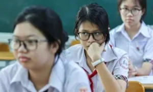 Con tôi 'rung đùi' chờ siết xét tuyển sớm vào đại học Con tôi 'rung đùi' chờ siết xét tuyển sớm vào đại học