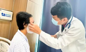 Suýt mù mắt do zona thần kinh Suýt mù mắt do zona thần kinh