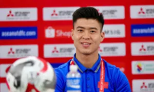 Trung vệ Đỗ Duy Mạnh: 'Thắng Lào là mệnh lệnh' Trung vệ Đỗ Duy Mạnh: 'Thắng Lào là mệnh lệnh'