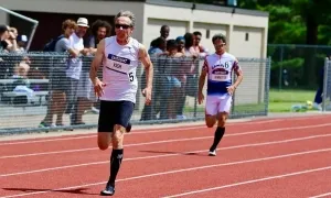 Runner 74 tuổi được ví như 'Usain Bolt nhóm tuổi trên 70' Runner 74 tuổi được ví như 'Usain Bolt nhóm tuổi trên 70'