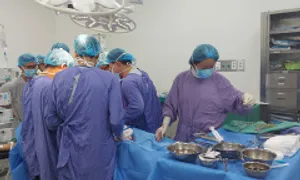 Cứu thiếu niên bị đâm thủng tim 'nghìn cân treo sợi tóc' Cứu thiếu niên bị đâm thủng tim 'nghìn cân treo sợi tóc'