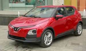 Người lái ôtô điện được cấp giấy phép lái xe giống xe số tự động Người lái ôtô điện được cấp giấy phép lái xe giống xe số tự động