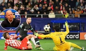 Slot: 'Liverpool phòng ngự không tốt để thử tài Alisson' Slot: 'Liverpool phòng ngự không tốt để thử tài Alisson'