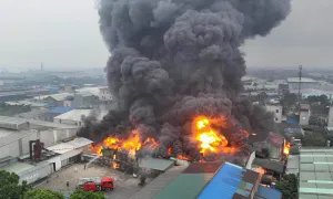 Cháy lớn tại công ty vải ở Nam Định Cháy lớn tại công ty vải ở Nam Định