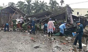 Lốc xoáy làm hư hỏng 64 căn nhà ở Sóc Trăng Lốc xoáy làm hư hỏng 64 căn nhà ở Sóc Trăng