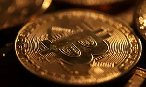 Bitcoin lại vượt mốc 100.000 USD Bitcoin lại vượt mốc 100.000 USD