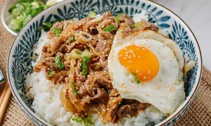 5 năm ăn cơm bò mỗi ngày ở cửa hàng đồ ăn nhanh 5 năm ăn cơm bò mỗi ngày ở cửa hàng đồ ăn nhanh