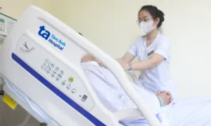 Bướu giáp thòng xuống lồng ngực làm hẹp khí quản Bướu giáp thòng xuống lồng ngực làm hẹp khí quản