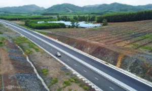Đề xuất khai thác gần 70 km cao tốc Vân Phong - Nha Trang trước Tết Đề xuất khai thác gần 70 km cao tốc Vân Phong - Nha Trang trước Tết