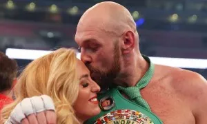 Tyson Fury cắt liên lạc với vợ để đấu Usyk Tyson Fury cắt liên lạc với vợ để đấu Usyk