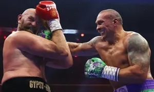 Usyk thắng Fury, bảo vệ ba đai quyền Anh hạng nặng Usyk thắng Fury, bảo vệ ba đai quyền Anh hạng nặng