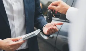 Nhân viên hứa giảm giá xe nhưng showroom 'phủi tay', tôi bắt đền ai? Nhân viên hứa giảm giá xe nhưng showroom 'phủi tay', tôi bắt đền ai?