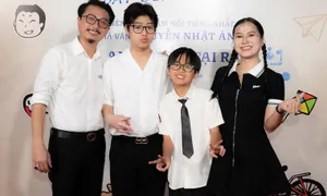 Vợ chồng Lâm Vỹ Dạ đưa hai con lên thảm đỏ Vợ chồng Lâm Vỹ Dạ đưa hai con lên thảm đỏ