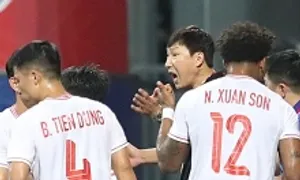 HLV Kim Sang-sik nhiều lần nổi cáu trong trận thắng Singapore HLV Kim Sang-sik nhiều lần nổi cáu trong trận thắng Singapore