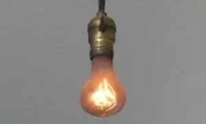 Bóng đèn hoạt động 123 năm vẫn sáng Bóng đèn hoạt động 123 năm vẫn sáng