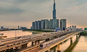Quán rooftop ngắm metro hút khách tại TP HCM Quán rooftop ngắm metro hút khách tại TP HCM