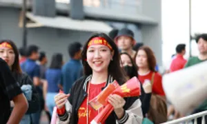 CĐV nữ Thái Lan và Việt Nam 'đọ' sắc tại chung kết ASEAN Cup 2024 CĐV nữ Thái Lan và Việt Nam 'đọ' sắc tại chung kết ASEAN Cup 2024