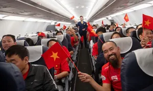 Khách Việt háo hức lên đường cổ vũ chung kết ASEAN Cup Khách Việt háo hức lên đường cổ vũ chung kết ASEAN Cup