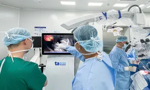 Hai cuộc mổ não cứu người phụ nữ đột quỵ Hai cuộc mổ não cứu người phụ nữ đột quỵ