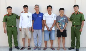 Nhóm 'vỡ nợ thích làm liều' tấn công 2 chủ nhà, cướp tài sản Nhóm 'vỡ nợ thích làm liều' tấn công 2 chủ nhà, cướp tài sản