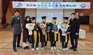 Bốn cụ bà U80 tốt nghiệp tiểu học Bốn cụ bà U80 tốt nghiệp tiểu học