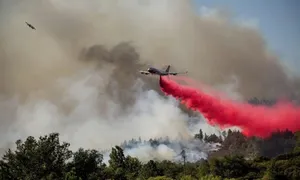 Chất bột màu hồng giúp đối phó cháy rừng ở California Chất bột màu hồng giúp đối phó cháy rừng ở California