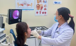 Phòng khàn tiếng, mất giọng do tiệc tùng cuối năm Phòng khàn tiếng, mất giọng do tiệc tùng cuối năm