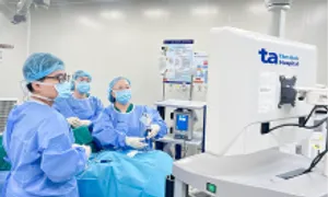 Polyp lớn trong hốc mũi chèn ép đường thở bé gái Polyp lớn trong hốc mũi chèn ép đường thở bé gái