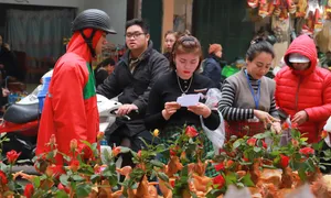 'Chợ nhà giàu’ phố cổ Hà Nội tấp nập khách mua đồ cúng ông Táo 'Chợ nhà giàu’ phố cổ Hà Nội tấp nập khách mua đồ cúng ông Táo