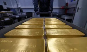 Giá vàng giảm mạnh khi Mỹ lùi thời hạn áp thuế Giá vàng giảm mạnh khi Mỹ lùi thời hạn áp thuế