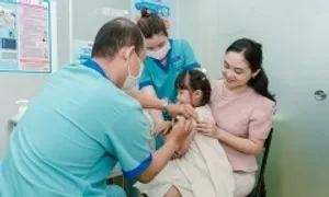 Vaccine mới ngừa bốn nhóm não mô cầu có mặt tại Long Châu Vaccine mới ngừa bốn nhóm não mô cầu có mặt tại Long Châu